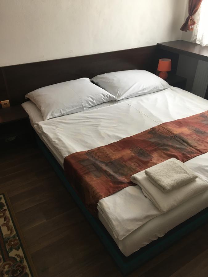 Komárno Harrys City Motel מראה חיצוני תמונה
