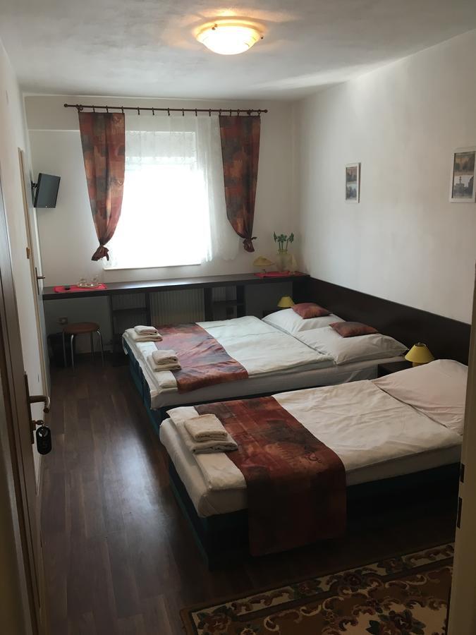 Komárno Harrys City Motel מראה חיצוני תמונה