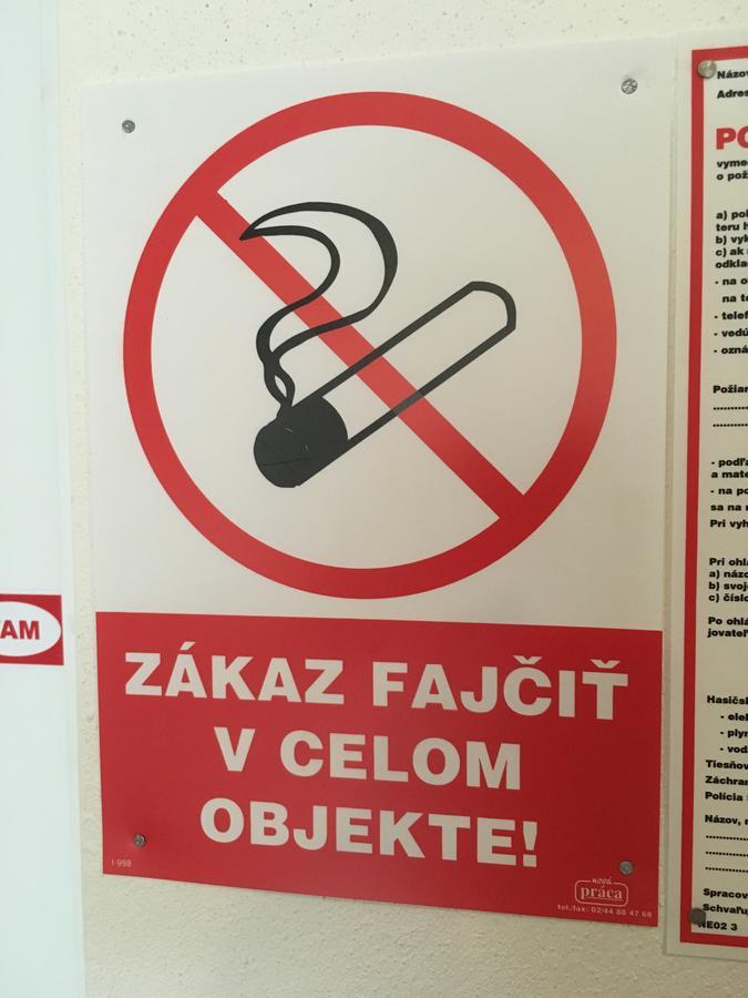 Komárno Harrys City Motel מראה חיצוני תמונה